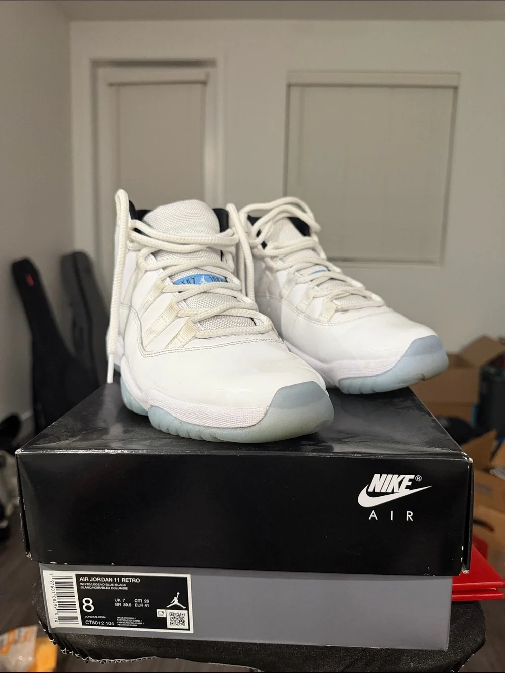 Air Jordan 11 Retro 2024 legend blues
